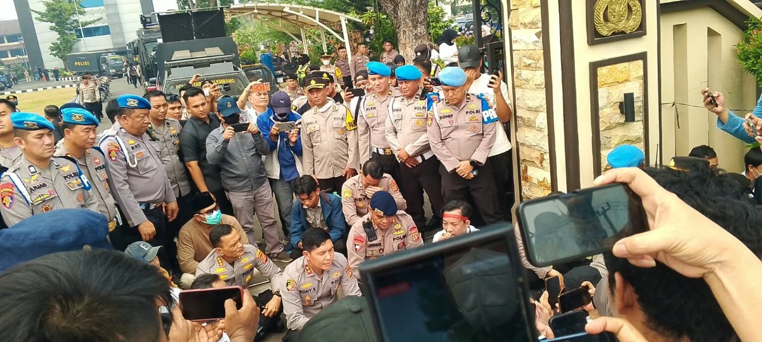 Kapolda Sumsel Temui Massa Aksi, Janji Evaluasi Pengamanan dan Usut Kekerasan terhadap Jurnalis