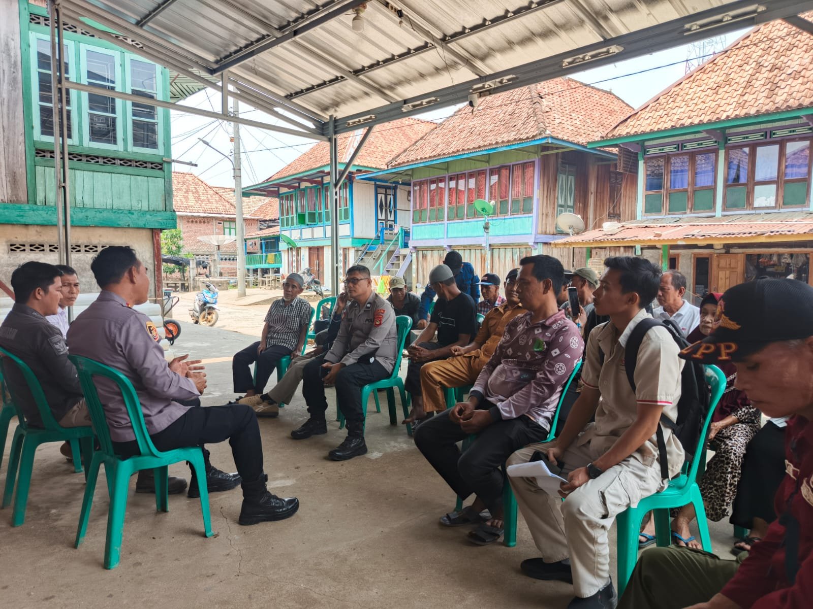 Sehari di Rantau Keroya: Camat Heru dan Kapolsek Lais Serap Aspirasi Warga hingga Patroli Karhutla
