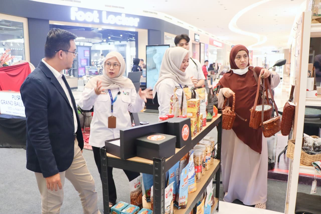 Booth Rumah BUMN Jambi Hadir di Palembang Icon, 12 UMK Perluas Pasar