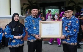 Sumpah Pemuda ke-98, Wali Kota Pagar Alam Serahkan Bonus Atlet Berprestasi